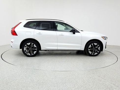 New 2026 Volvo XC60 B5 Plus w/ Climate Package PRO image 4