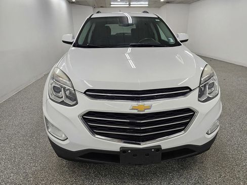 Used 2017 Chevrolet Equinox LT w/ Convenience Package image 2