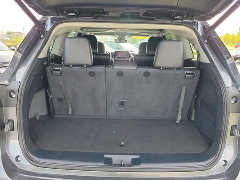 Used 2022 Toyota Highlander XLE image 9