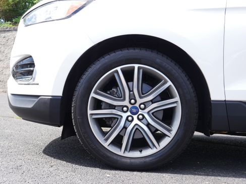 Used 2019 Ford Edge Titanium w/ Cold Weather Package AWD/4WD image 11