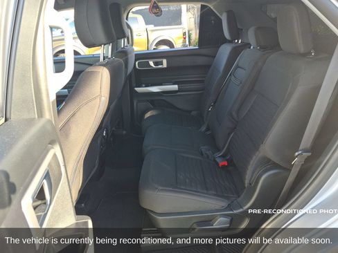 Used 2021 Ford Explorer XLT RWD image 12