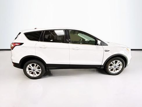 Used 2017 Ford Escape SE w/ SE Cold Weather Package AWD/4WD image 5