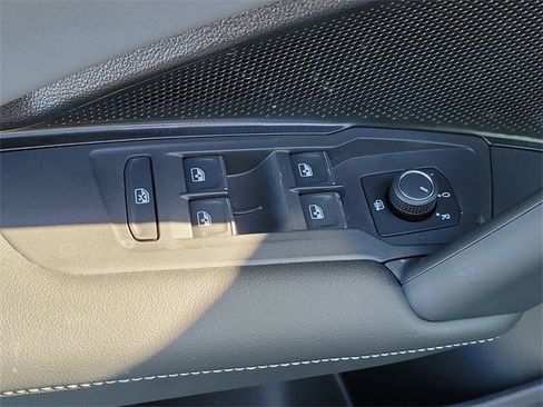 New 2026 Volkswagen Tiguan SE image 18