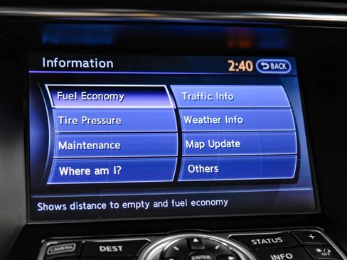 Used 2017 INFINITI QX70 AWD w/ Premium Package image 39