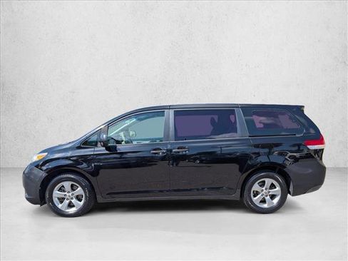 Used 2012 Toyota Sienna FWD image 9