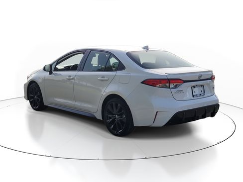 Used 2023 Toyota Corolla SE FWD image 5
