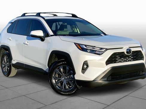 Used 2025 Toyota RAV4 XLE Premium image 2