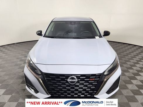 Used 2023 Nissan Altima 2.5 SR AWD/4WD image 8