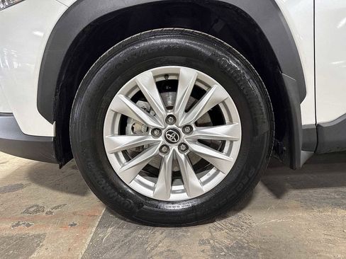 Certified 2023 Toyota Corolla Cross LE image 10