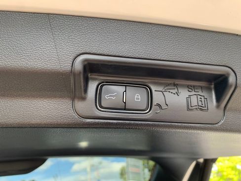 Used 2021 Ford Explorer XLT w/ Equipment Group 202A image 33