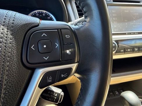 Used 2017 Toyota Highlander Limited AWD/4WD image 31