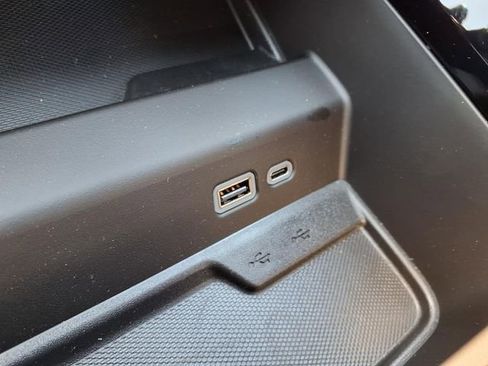 New 2025 Chevrolet Suburban Premier image 36