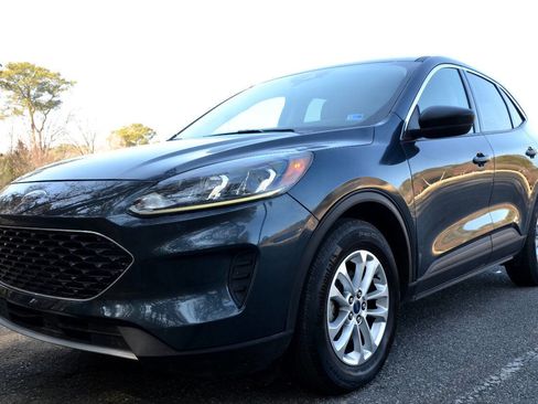 Used 2022 Ford Escape SE w/ Convenience Package image 2