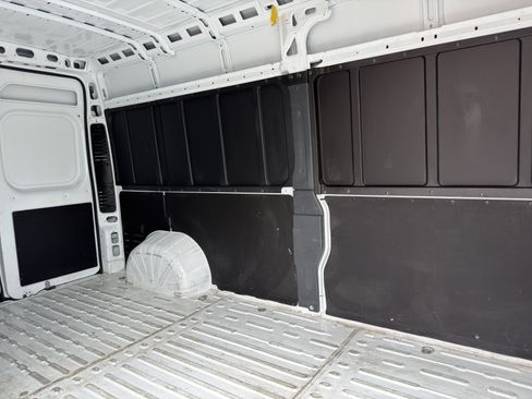 Used 2025 RAM ProMaster 2500 w/ Convenience Group FWD image 14