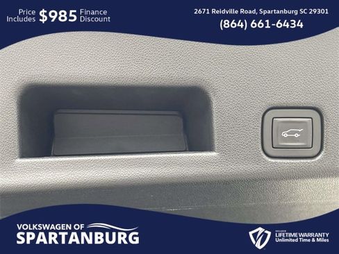 Used 2024 Chevrolet Traverse RS image 11