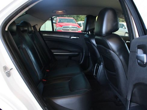 Used 2017 Chrysler 300 Limited RWD image 22