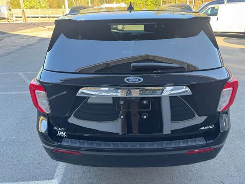 Used 2022 Ford Explorer XLT image 4