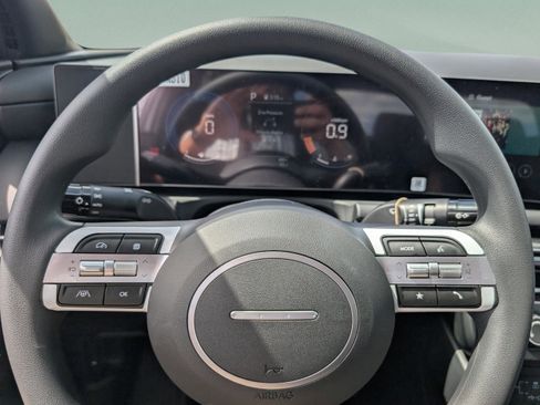 Used 2025 Hyundai Santa Cruz SE AWD/4WD image 24