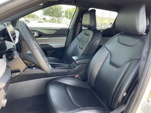 Used 2025 Jeep Compass Limited AWD/4WD image 25