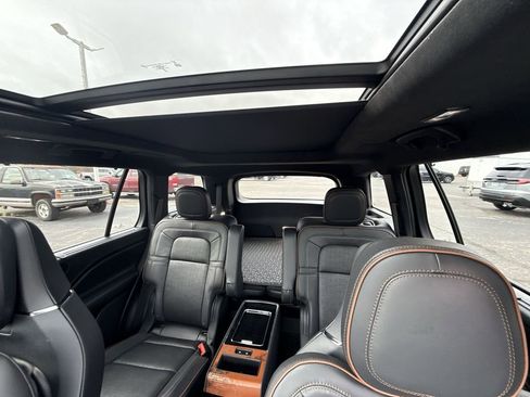 Used 2025 Lincoln Aviator Black Label image 11