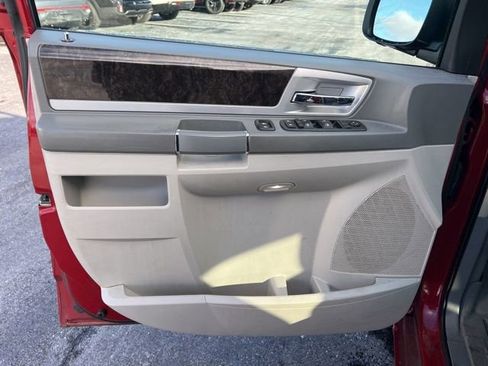 Used 2010 Dodge Grand Caravan SXT image 20