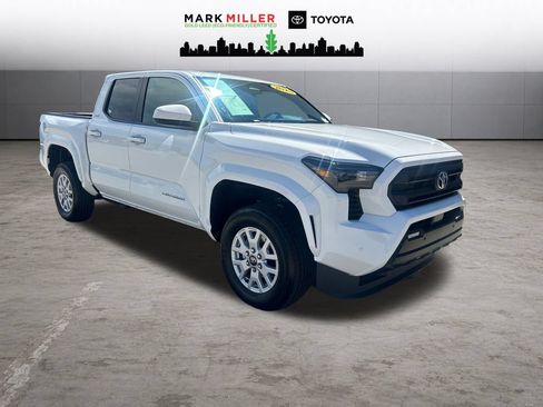 Certified 2025 Toyota Tacoma SR5 AWD/4WD image 8