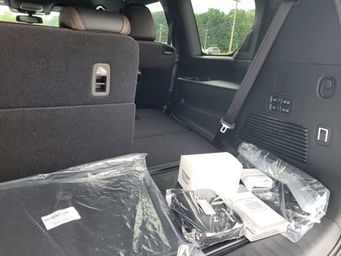 New 2026 Nissan Armada SL w/ Captain's Chari Seat Package AWD/4WD image 37