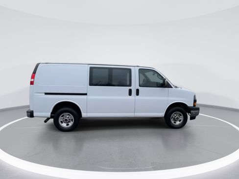 Used 2021 GMC Savana 2500 w/ Driver Convenience Package image 9