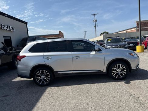 Used 2022 Mitsubishi Outlander ES FWD image 5