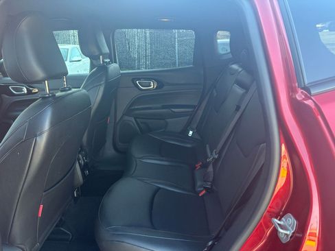 Used 2025 Jeep Compass Trailhawk image 24