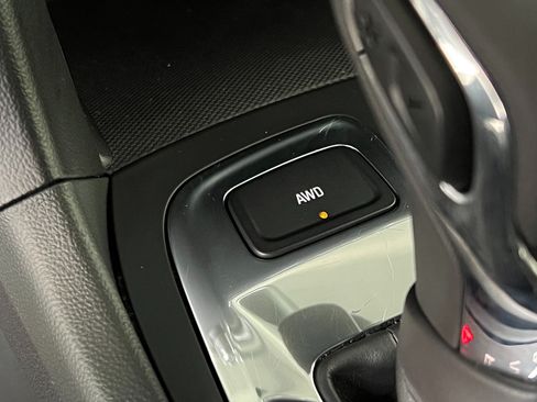 Used 2022 Chevrolet Equinox LT AWD/4WD image 17