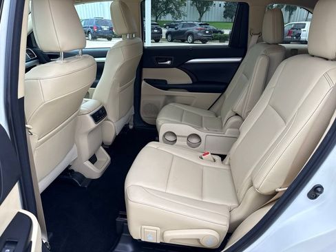 Used 2016 Toyota Highlander XLE AWD/4WD image 10