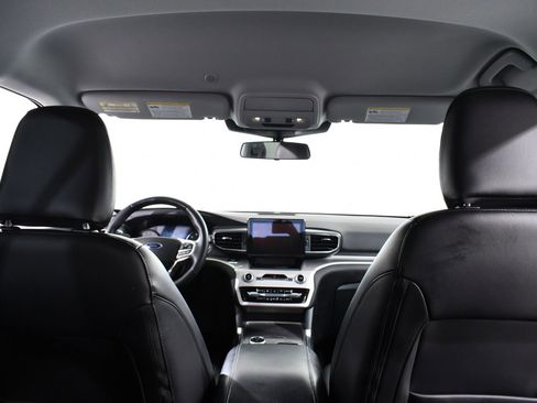 Used 2022 Ford Explorer XLT w/ Equipment Group 202A image 17