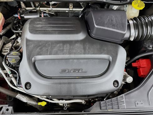 Used 2022 Chrysler Voyager LX FWD image 64