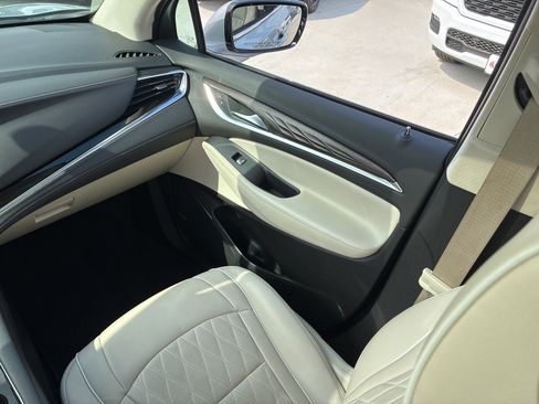 Used 2022 Buick Enclave Avenir image 17