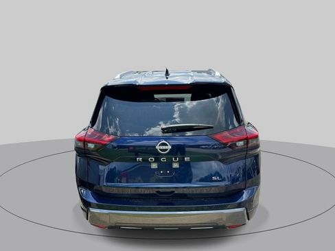 Used 2025 Nissan Rogue SL FWD image 4