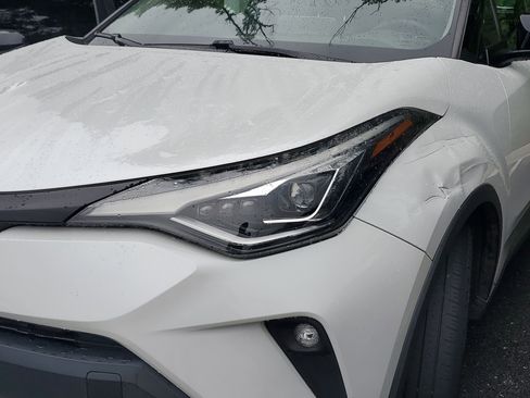 Used 2022 Toyota C-HR Limited FWD image 4