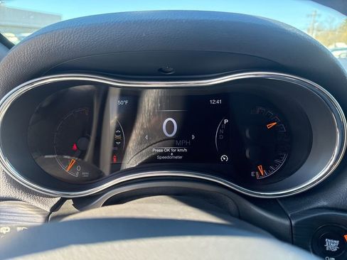 Certified 2022 Jeep Grand Cherokee Laredo X image 10