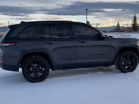 Certified 2023 Jeep Grand Cherokee Limited w/ Luxury Tech Group II image 9