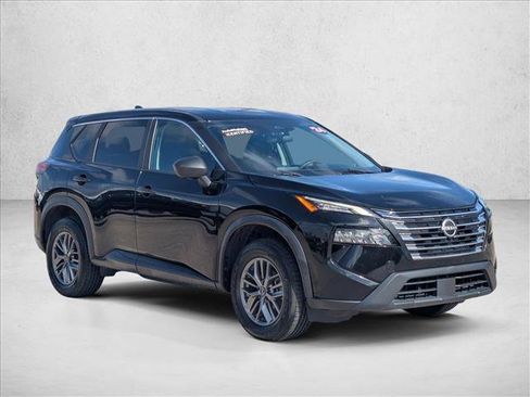 Used 2024 Nissan Rogue S AWD/4WD image 3