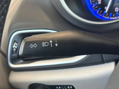 Used 2023 Chrysler Pacifica Touring-L FWD image 36