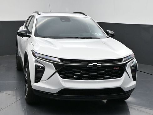 New 2026 Chevrolet Trax RS w/ Sunroof Package FWD image 2