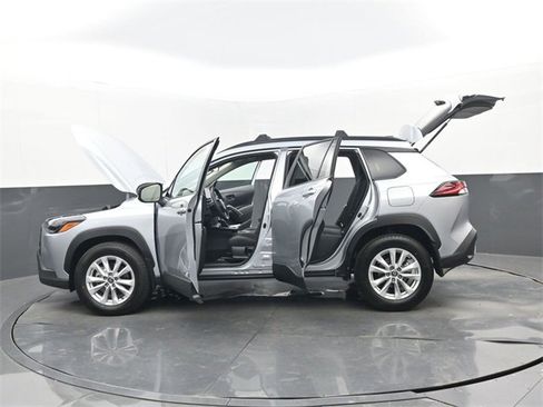 Used 2026 Toyota Corolla Cross LE w/ Moonroof Package image 32