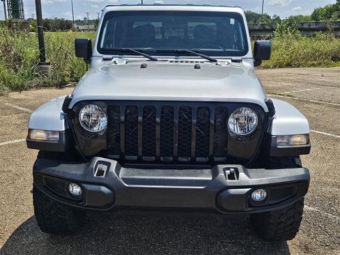 Used 2022 Jeep Gladiator Willys image 2