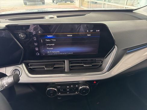 Used 2025 Chevrolet Trax LT w/ LT Convenience Package FWD image 15