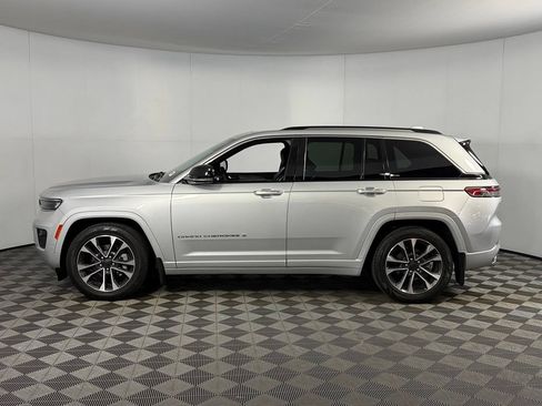 Used 2022 Jeep Grand Cherokee Overland w/ Adv Protech Group III AWD/4WD image 10