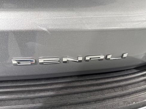 Used 2023 GMC Yukon Denali AWD/4WD image 9