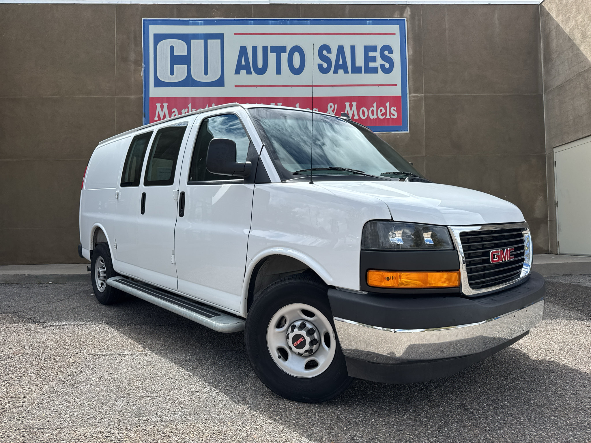 Used 2025 GMC Savana 2500 w/ Driver Convenience Package RWD image 1