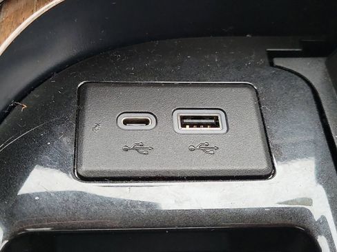 Certified 2022 Cadillac Escalade Premium Luxury Platinum image 37