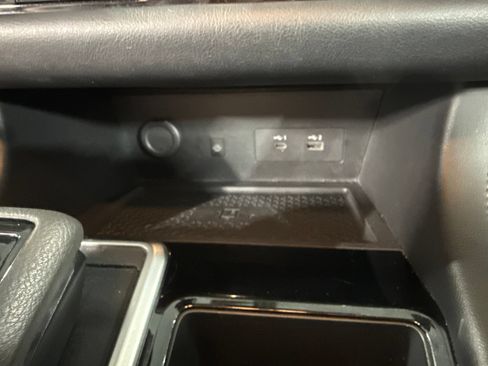 Used 2025 Nissan Pathfinder SL AWD/4WD image 34